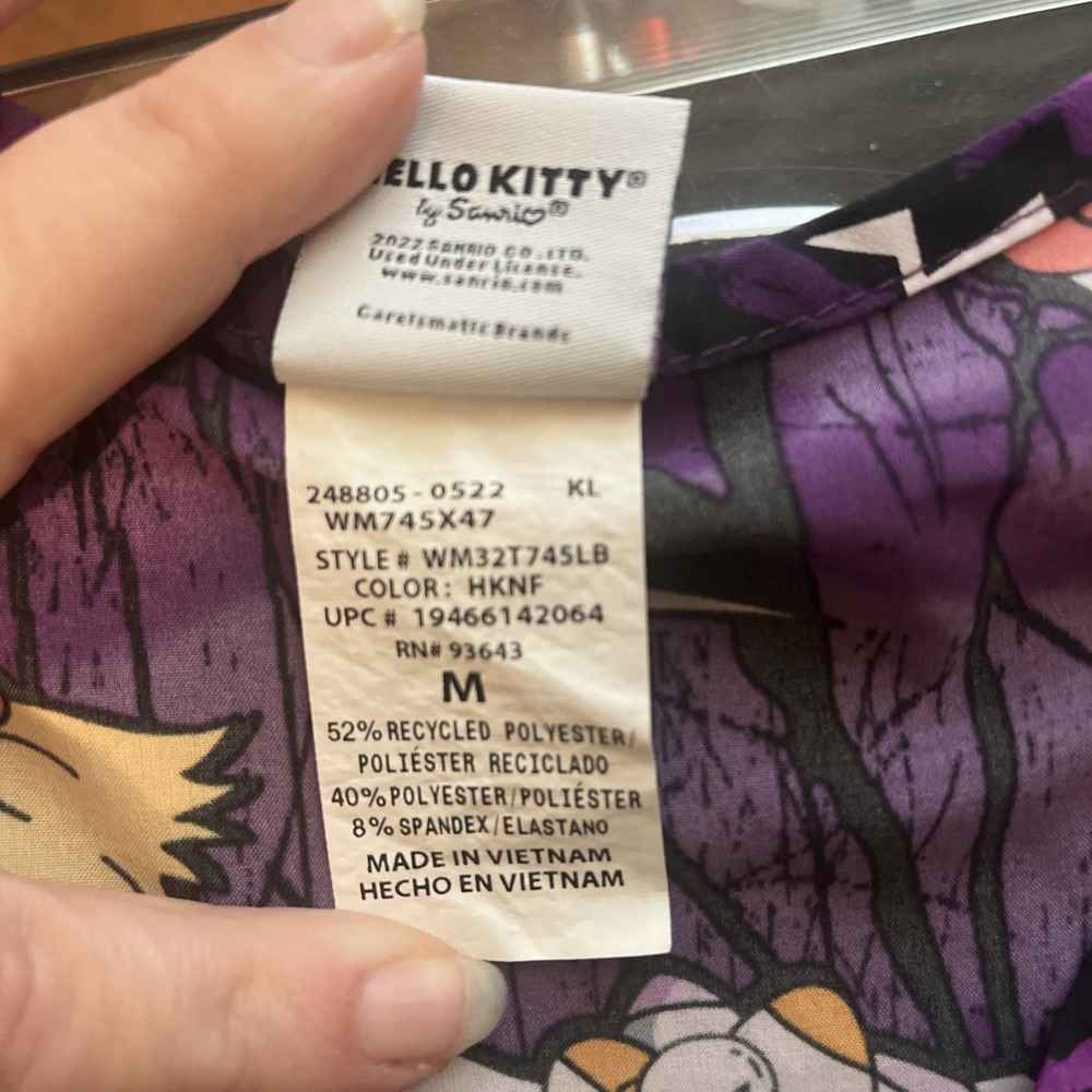 Hello Kitty Halloween Ghost Zombie Witch Cat Skull V-Neck Scrub Top Size Medium - Picture 7 of 7